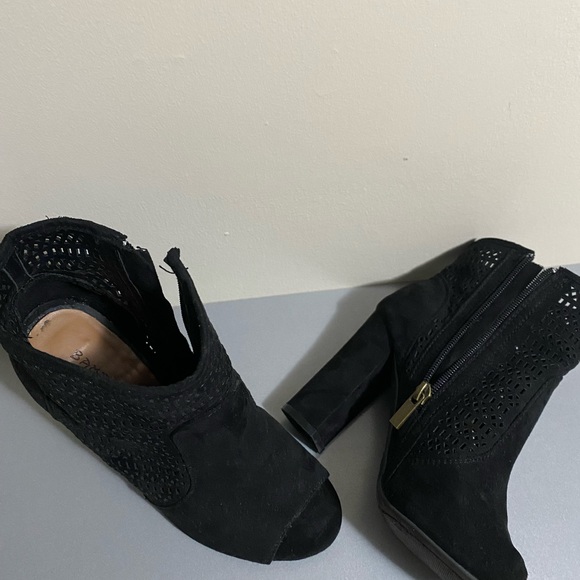 size 7, peep toe bootie. Black - Picture 5 of 5